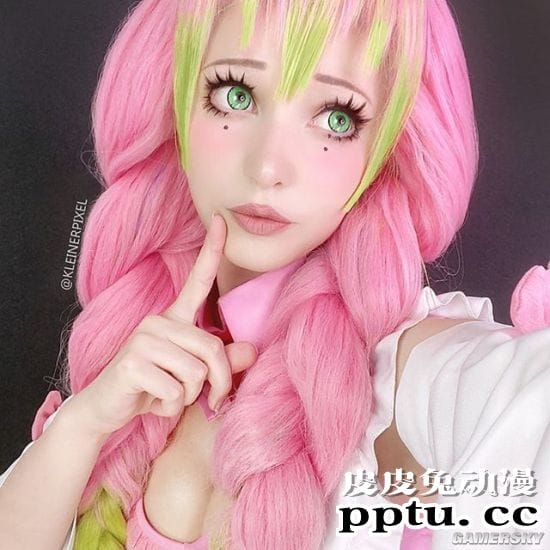 美妆博主COS神还原 化妆技突破次元壁