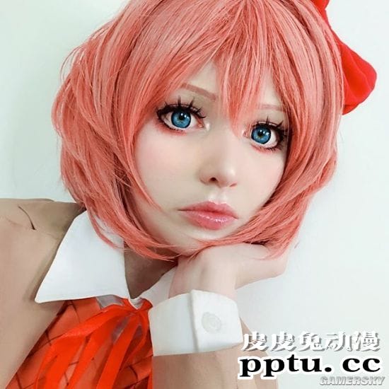 美妆博主COS神还原 化妆技突破次元壁