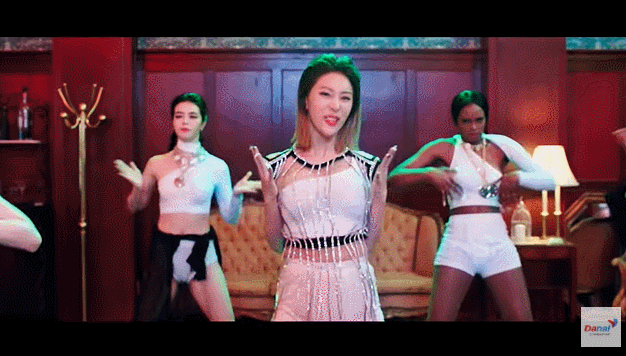 身材过于火辣阿伟阵亡 因写真美图走红的韩国御姐金惠美