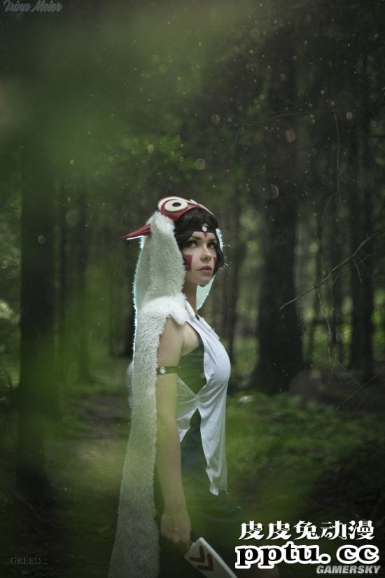 俄妹COS赛博朋克版特莉丝 会发光的女术士