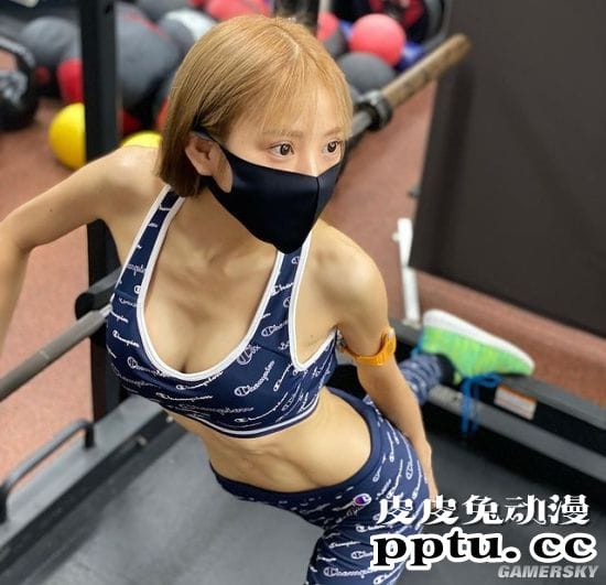 有腹肌的水蛇腰 身材比例超犯规的日本网红女牙医佐崎きさき