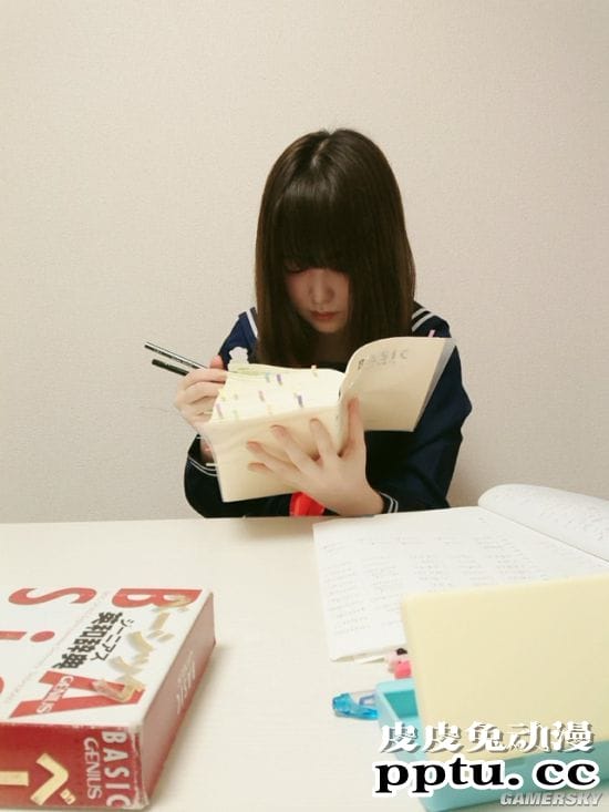 日本少女偶像因搞笑发明走红 明明可以靠脸吃饭的