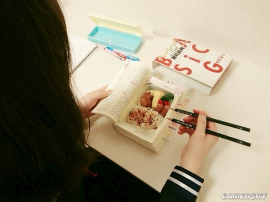 日本少女偶像因搞笑发明走红 明明可以靠脸吃饭的