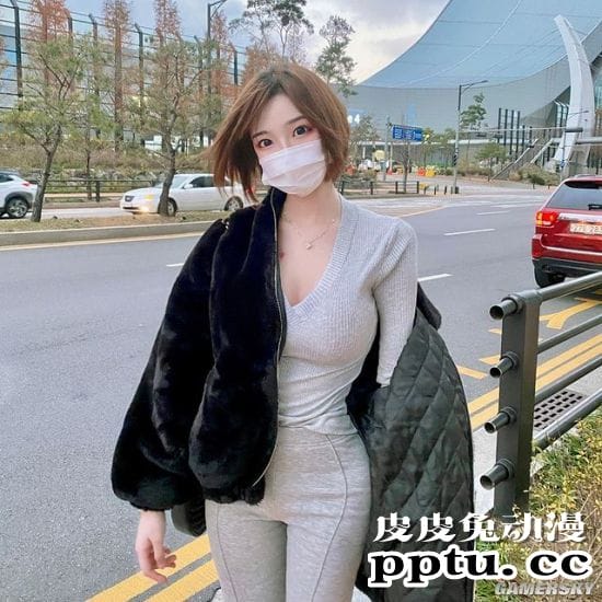 短发正妹真理裤秀身材 撑满背心的泰国白嫩网红模特Mina