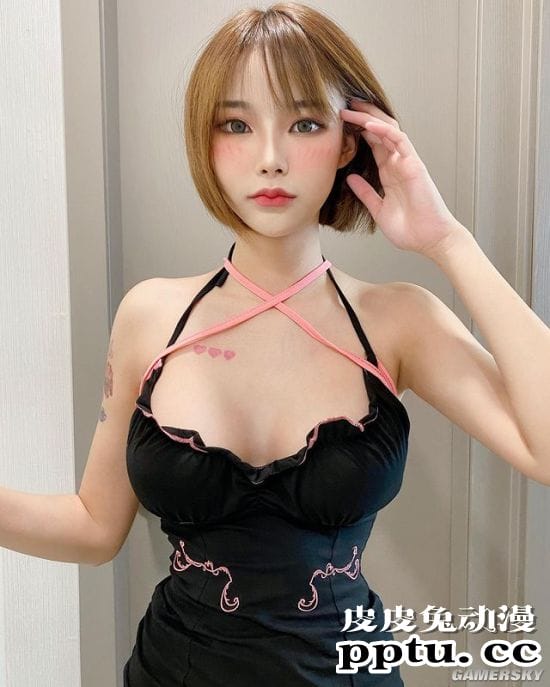 短发正妹真理裤秀身材 撑满背心的泰国白嫩网红模特Mina