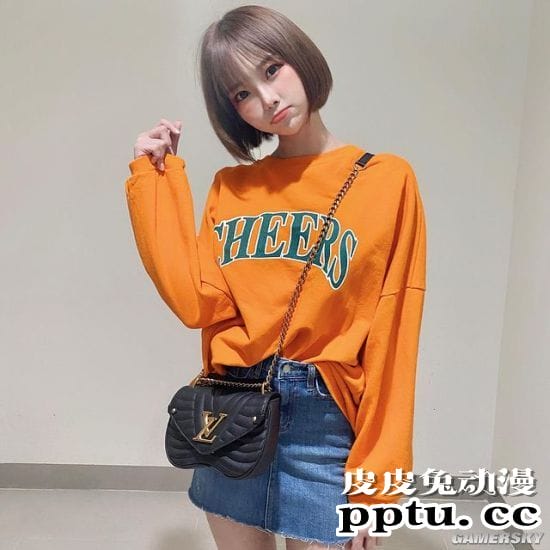 短发正妹真理裤秀身材 撑满背心的泰国白嫩网红模特Mina