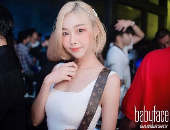 短发正妹真理裤秀身材 撑满背心的泰国白嫩网红模特Mina