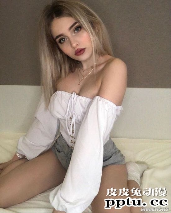 吊带包不住的好身材 俄罗斯神似芭比娃娃的精致嫩妹Maryana Moss