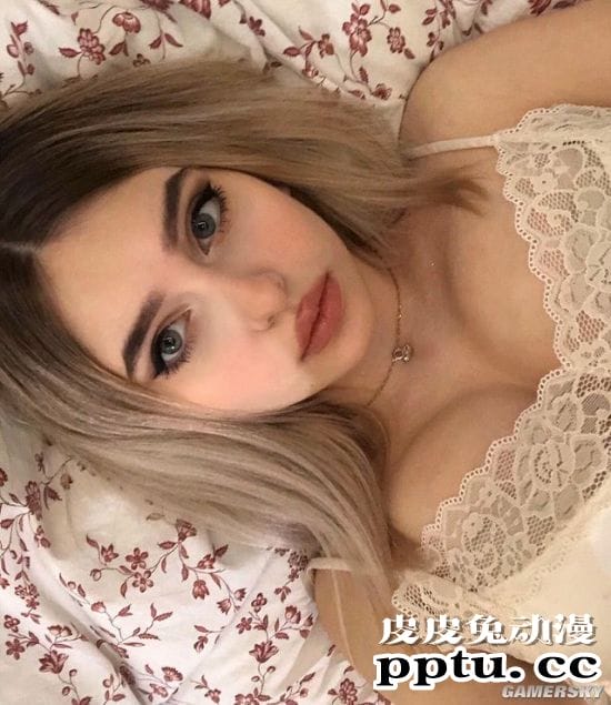 吊带包不住的好身材 俄罗斯神似芭比娃娃的精致嫩妹Maryana Moss