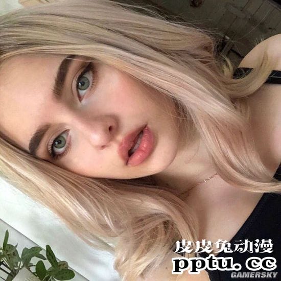 吊带包不住的好身材 俄罗斯神似芭比娃娃的精致嫩妹Maryana Moss