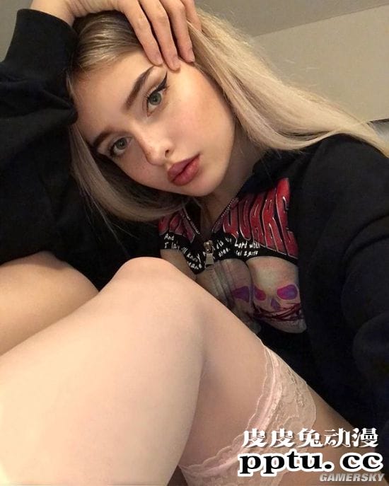 吊带包不住的好身材 俄罗斯神似芭比娃娃的精致嫩妹Maryana Moss