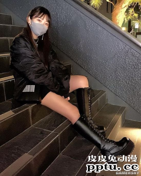 日本写真女星长泽茉里奈害羞的问题 男生看欧派会有什么好处？