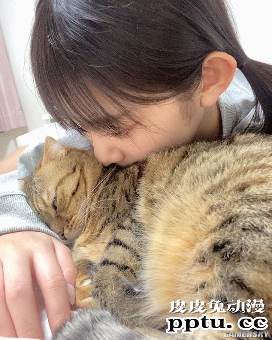 日本写真女星长泽茉里奈害羞的问题 男生看欧派会有什么好处？