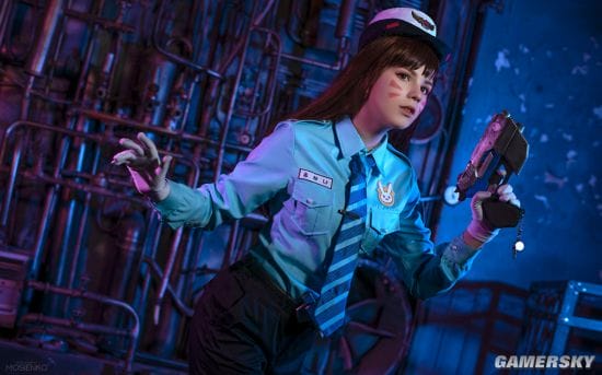 俄国萌妹COS《守望先锋》 多版本D.va俏皮可爱