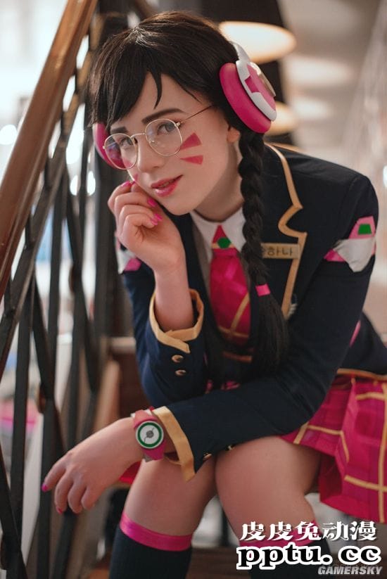 俄国萌妹COS《守望先锋》 多版本D.va俏皮可爱