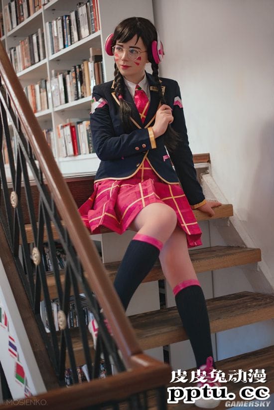 俄国萌妹COS《守望先锋》 多版本D.va俏皮可爱