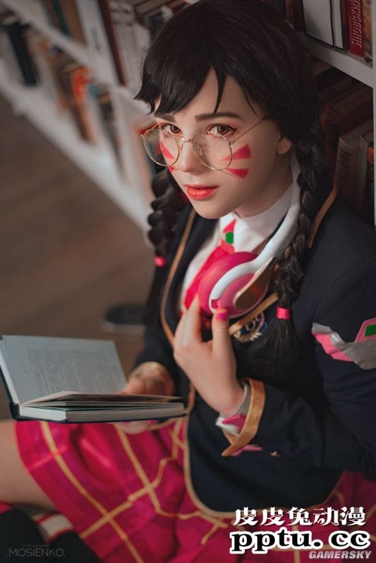 俄国萌妹COS《守望先锋》 多版本D.va俏皮可爱