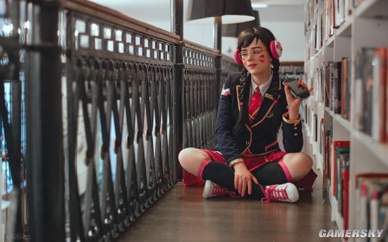 俄国萌妹COS《守望先锋》 多版本D.va俏皮可爱