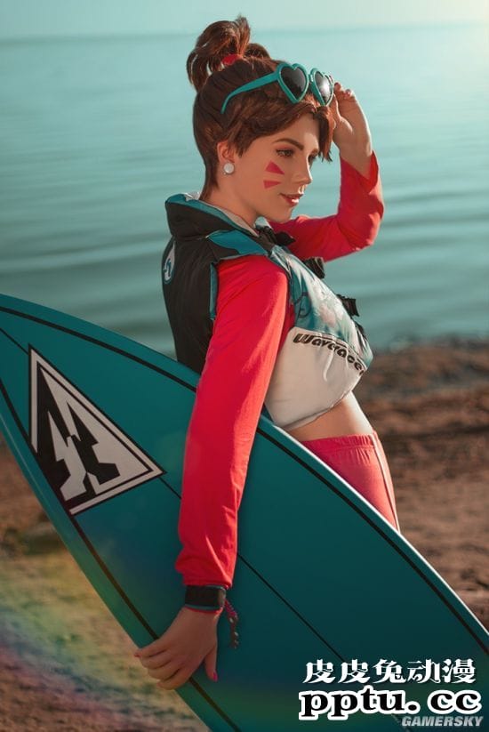 俄国萌妹COS《守望先锋》 多版本D.va俏皮可爱