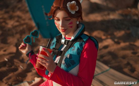 俄国萌妹COS《守望先锋》 多版本D.va俏皮可爱