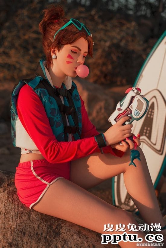 俄国萌妹COS《守望先锋》 多版本D.va俏皮可爱