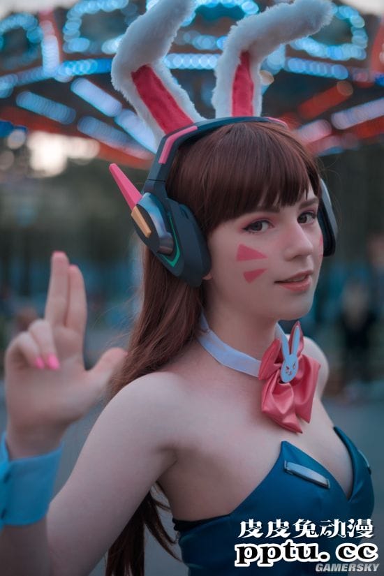 俄国萌妹COS《守望先锋》 多版本D.va俏皮可爱