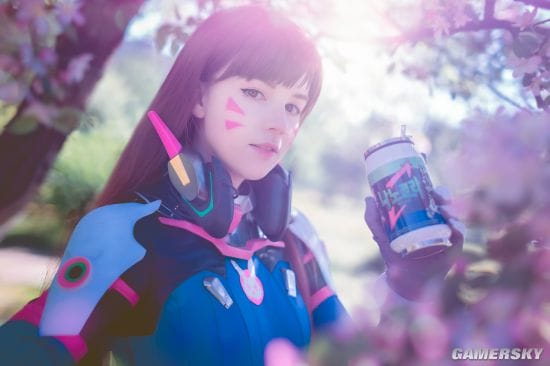 俄国萌妹COS《守望先锋》 多版本D.va俏皮可爱