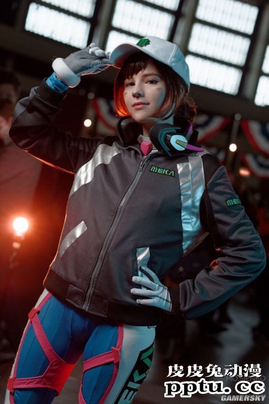 俄国萌妹COS《守望先锋》 多版本D.va俏皮可爱