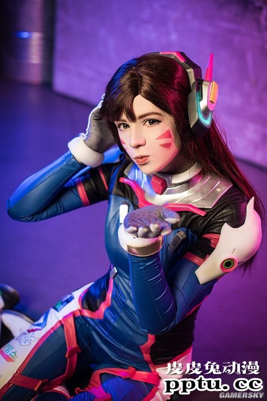 俄国萌妹COS《守望先锋》 多版本D.va俏皮可爱