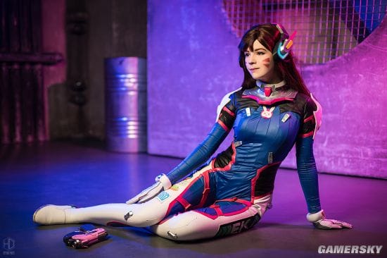 俄国萌妹COS《守望先锋》 多版本D.va俏皮可爱