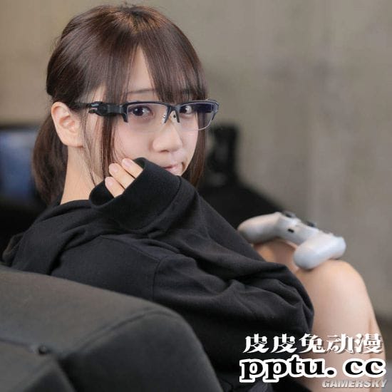 日本COSER伊织萌拍摄电竞眼镜代言写真 看美女眼睛会累吗？