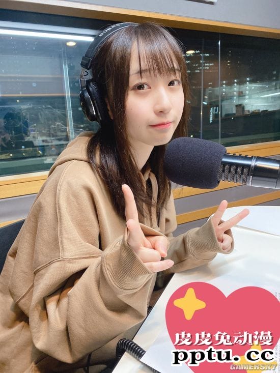 日本COSER伊织萌拍摄电竞眼镜代言写真 看美女眼睛会累吗？