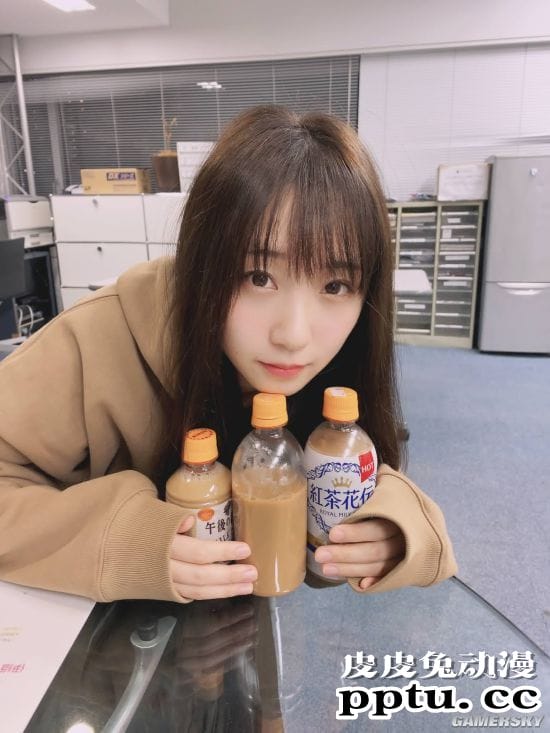 日本COSER伊织萌拍摄电竞眼镜代言写真 看美女眼睛会累吗？