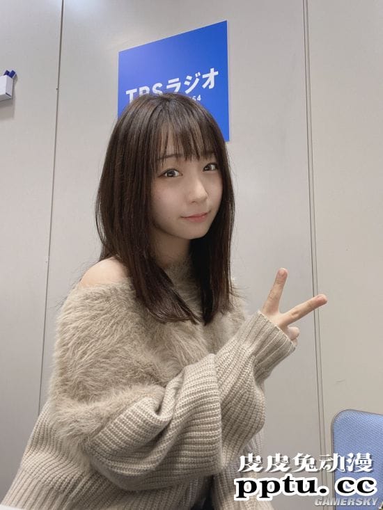 日本COSER伊织萌拍摄电竞眼镜代言写真 看美女眼睛会累吗？