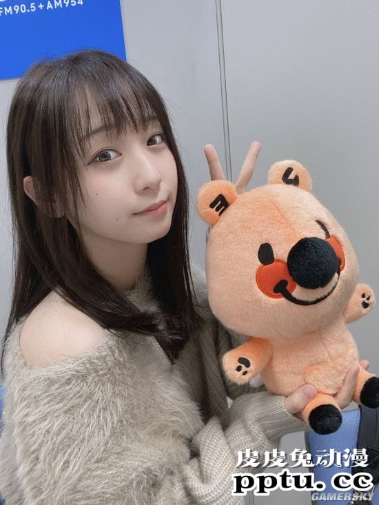 日本COSER伊织萌拍摄电竞眼镜代言写真 看美女眼睛会累吗？