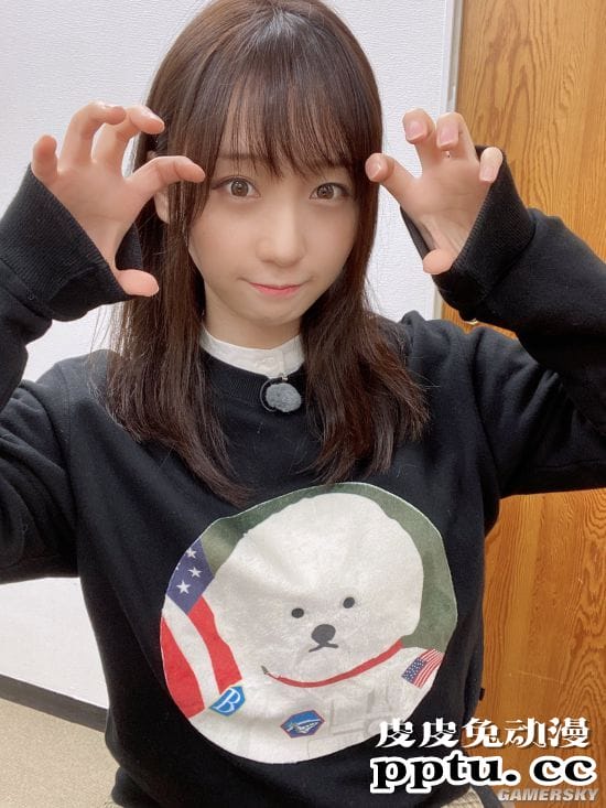 日本COSER伊织萌拍摄电竞眼镜代言写真 看美女眼睛会累吗？