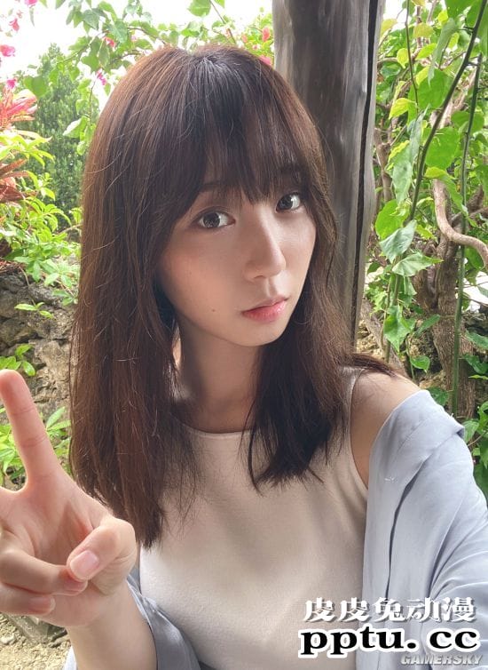 日本COSER伊织萌拍摄电竞眼镜代言写真 看美女眼睛会累吗？