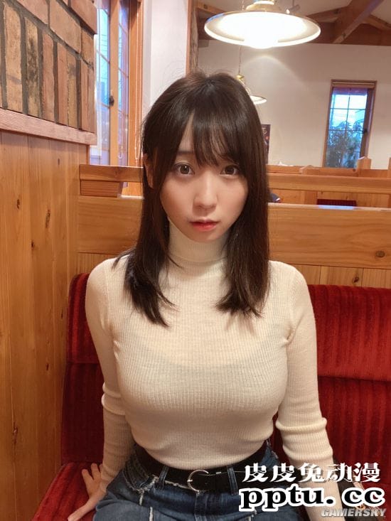 日本COSER伊织萌拍摄电竞眼镜代言写真 看美女眼睛会累吗？