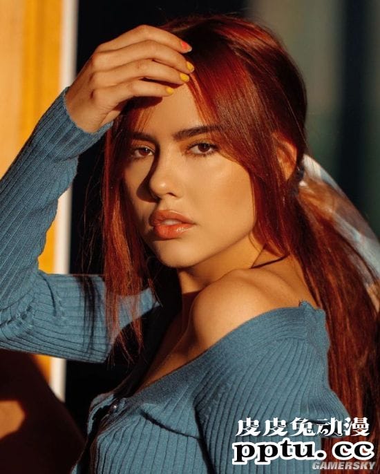 极致腰臀比过于显眼 美国御姐级模特纤腰惊人