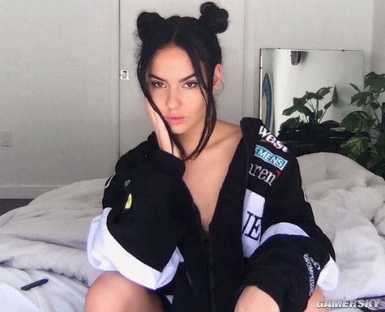 极致腰臀比过于显眼 美国御姐级模特纤腰惊人