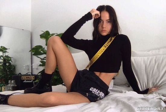 极致腰臀比过于显眼 美国御姐级模特纤腰惊人