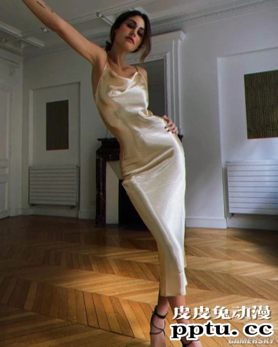 复制粘贴般的美貌 三代美女的超模Nour Arida一家