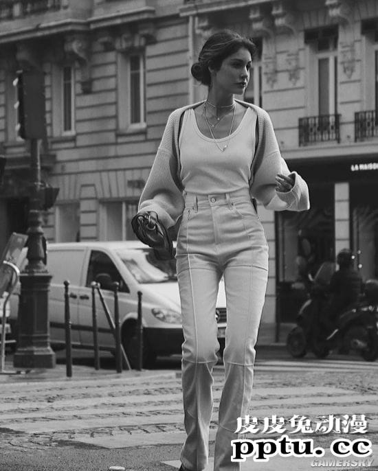 复制粘贴般的美貌 三代美女的超模Nour Arida一家