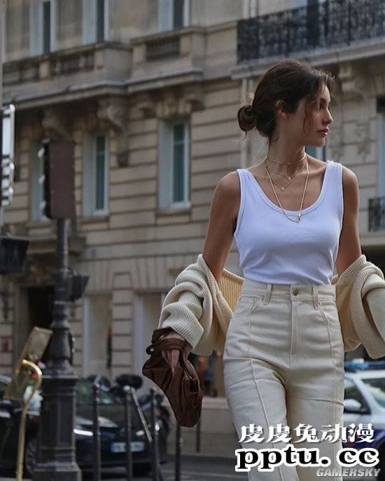 复制粘贴般的美貌 三代美女的超模Nour Arida一家