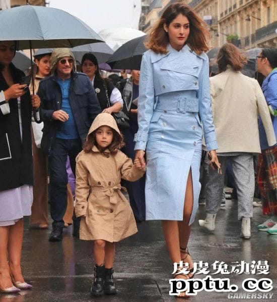 复制粘贴般的美貌 三代美女的超模Nour Arida一家