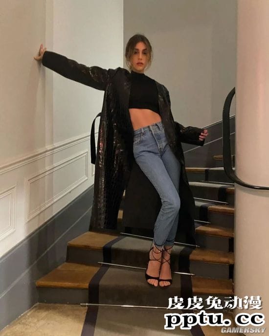 复制粘贴般的美貌 三代美女的超模Nour Arida一家