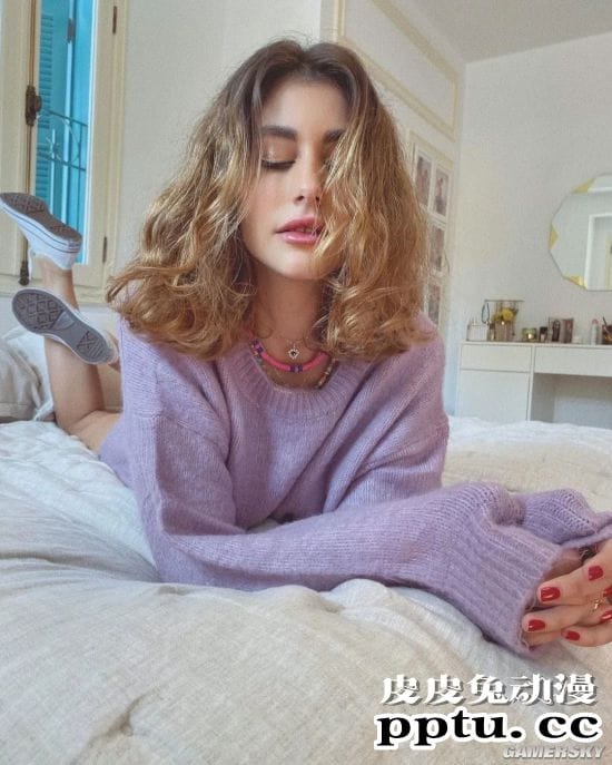 复制粘贴般的美貌 三代美女的超模Nour Arida一家