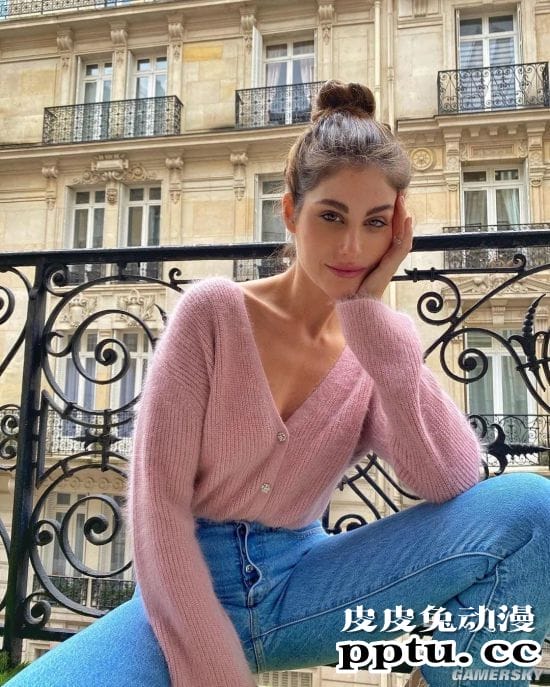 复制粘贴般的美貌 三代美女的超模Nour Arida一家