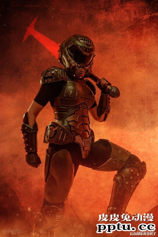 俄妹COS性转《毁灭战士》 猛男变猛女手持裁决剑-皮皮兔动漫