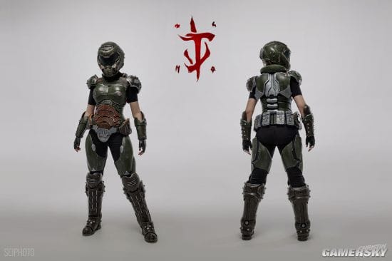 俄妹COS性转《毁灭战士》 猛男变猛女手持裁决剑